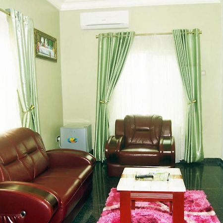 Milestone Hotel Ogombo Bagian luar foto