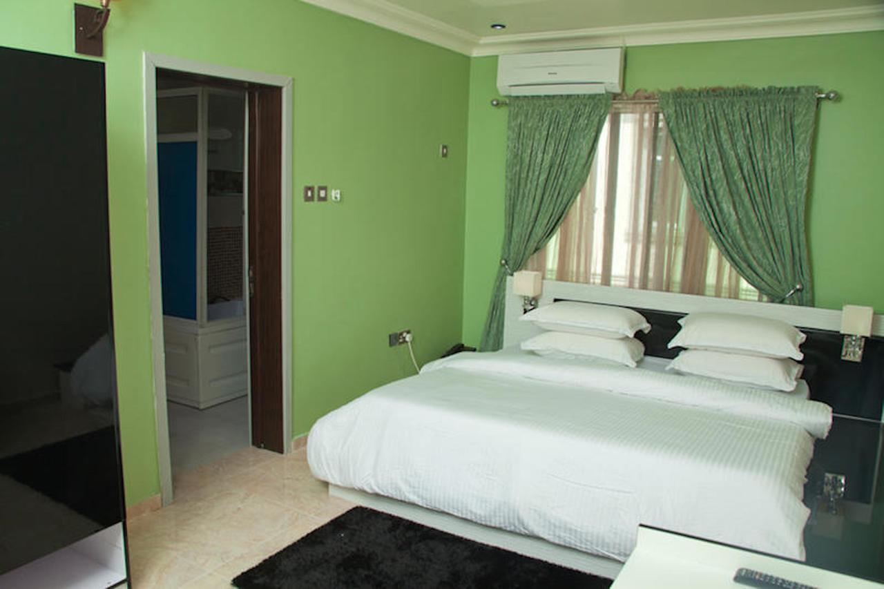 Milestone Hotel Ogombo Bagian luar foto