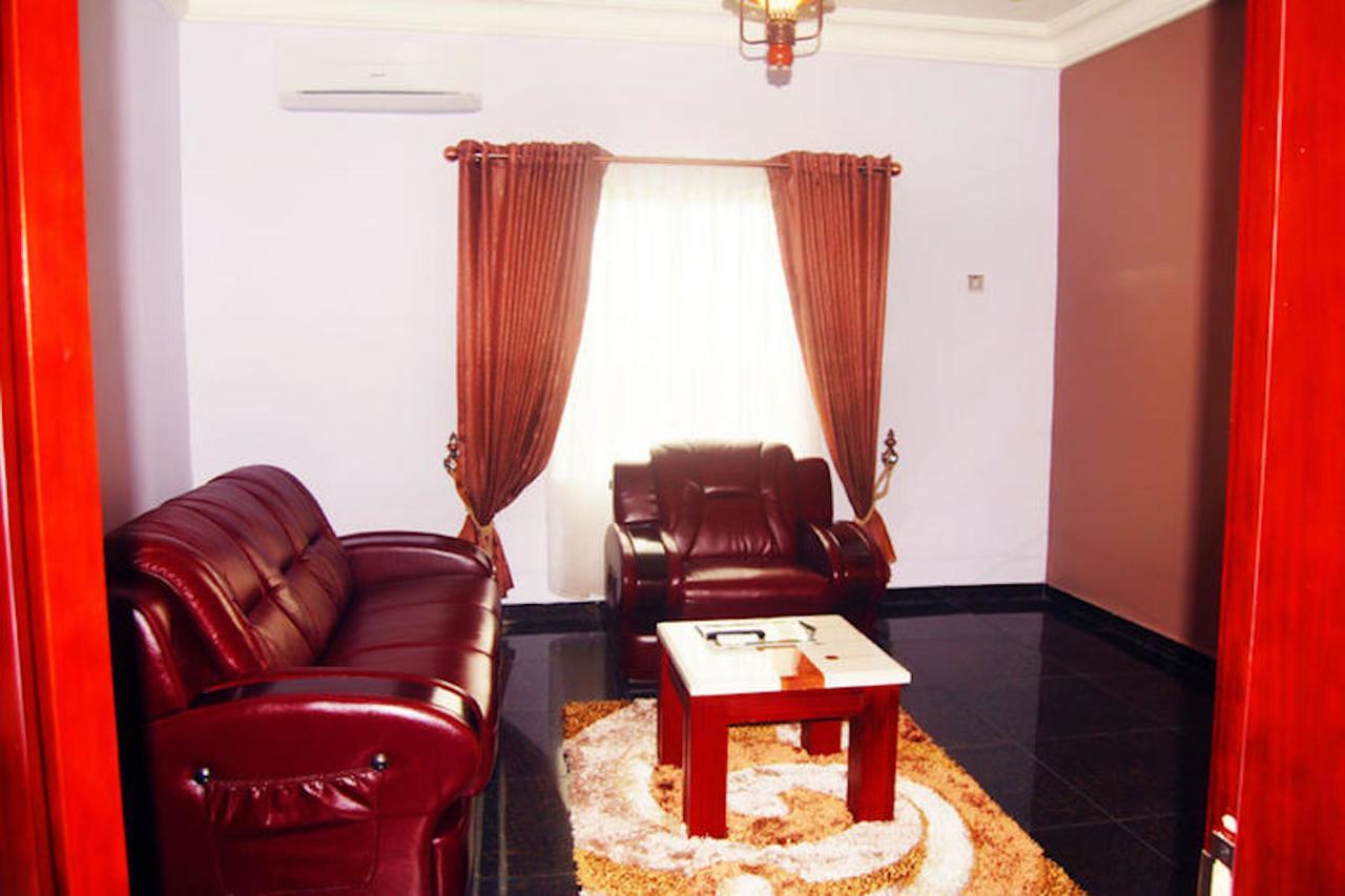 Milestone Hotel Ogombo Bagian luar foto