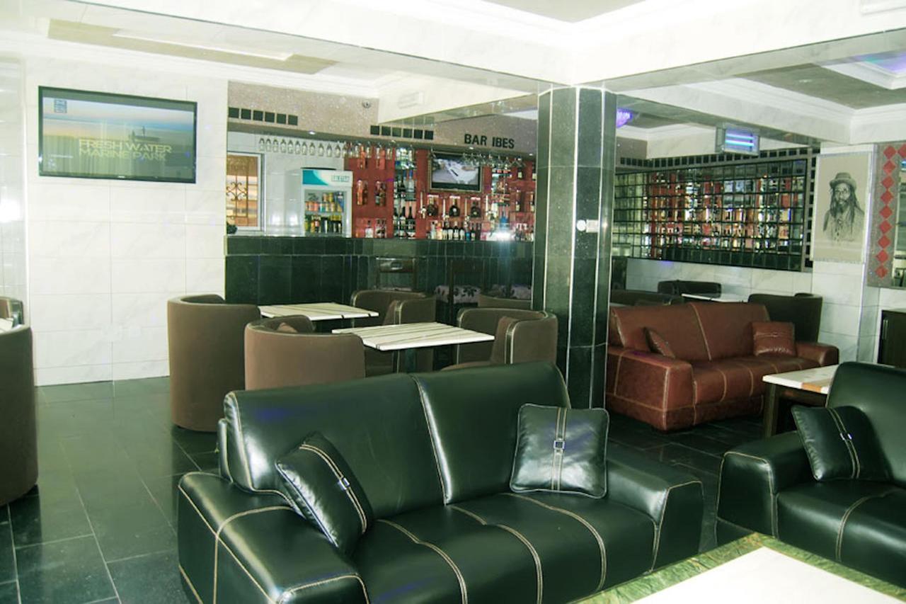 Milestone Hotel Ogombo Bagian luar foto
