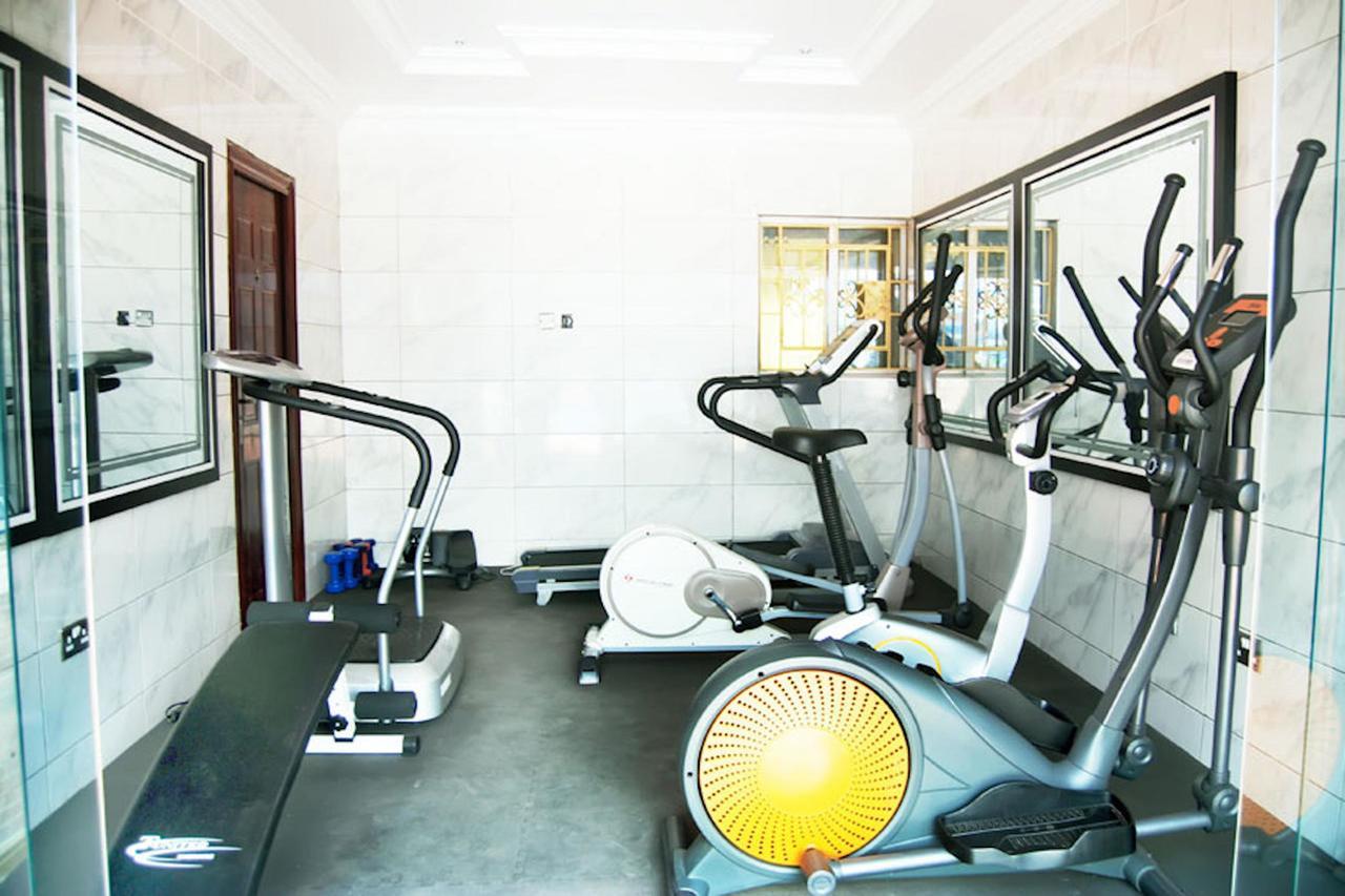 Milestone Hotel Ogombo Bagian luar foto