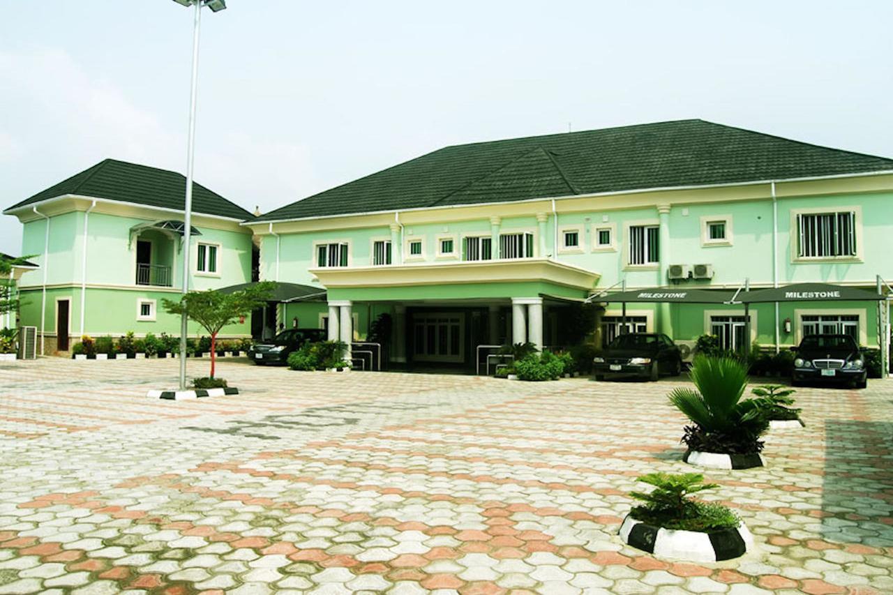 Milestone Hotel Ogombo Bagian luar foto
