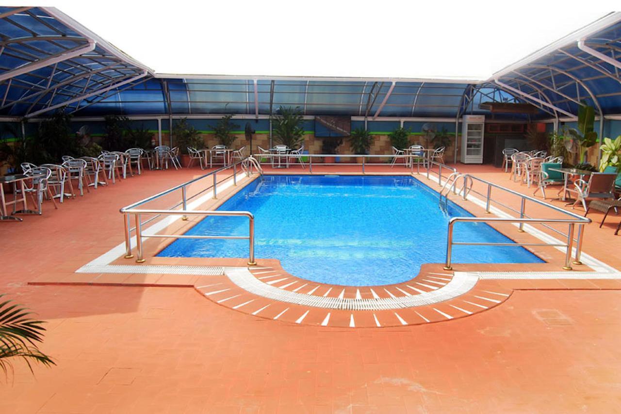 Milestone Hotel Ogombo Bagian luar foto