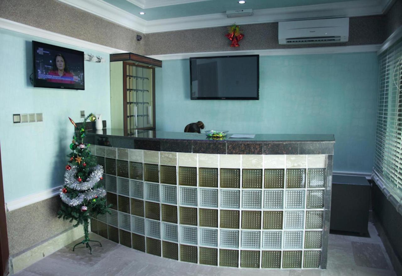 Milestone Hotel Ogombo Bagian luar foto