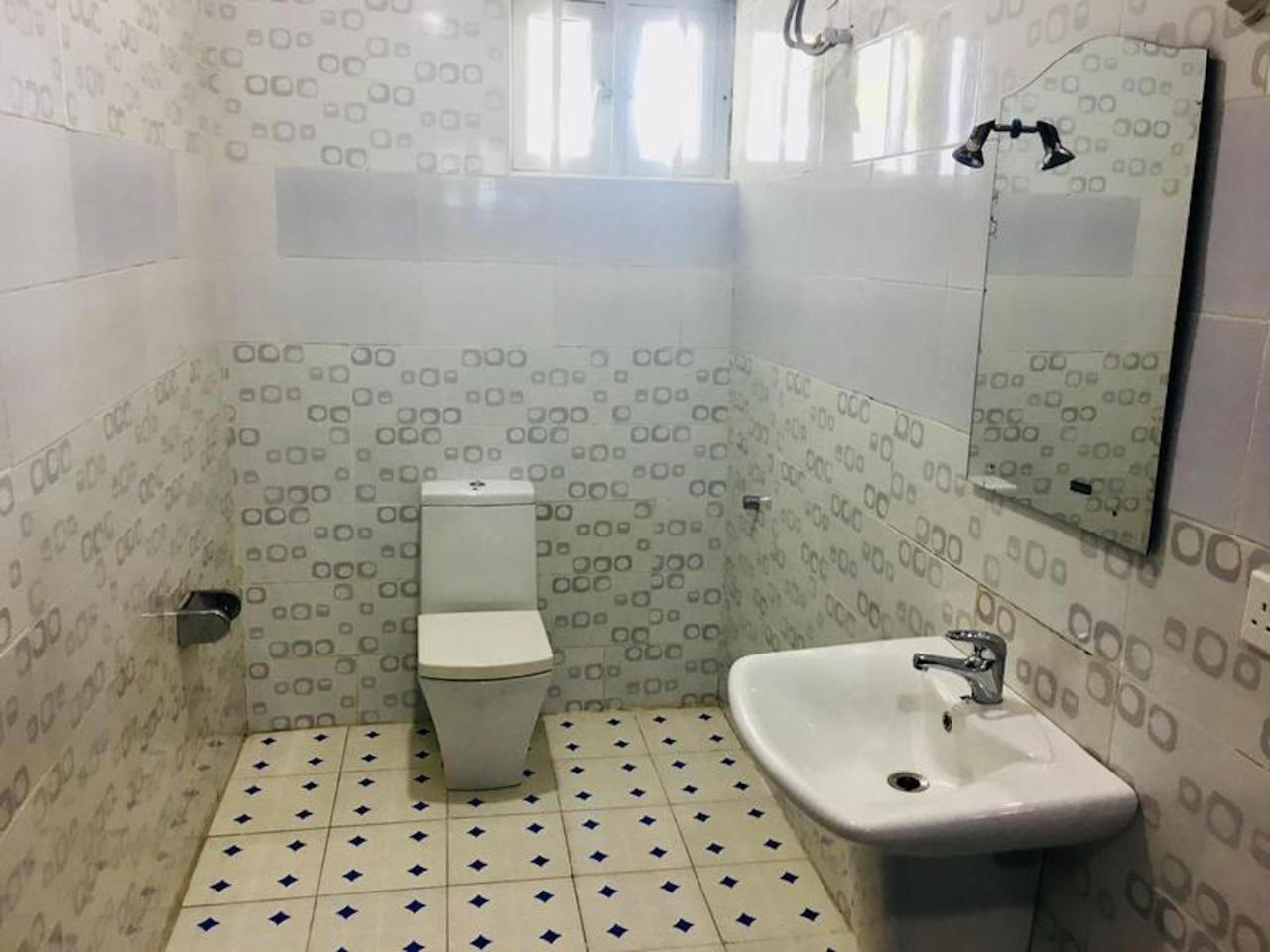 Milestone Hotel Ogombo Bagian luar foto